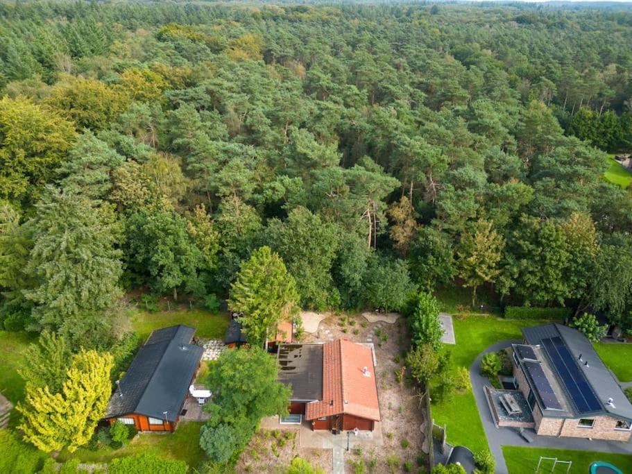 Spacious Wooden Cottage With Infra-Red Sauna At Veluwe Putten Buitenkant foto