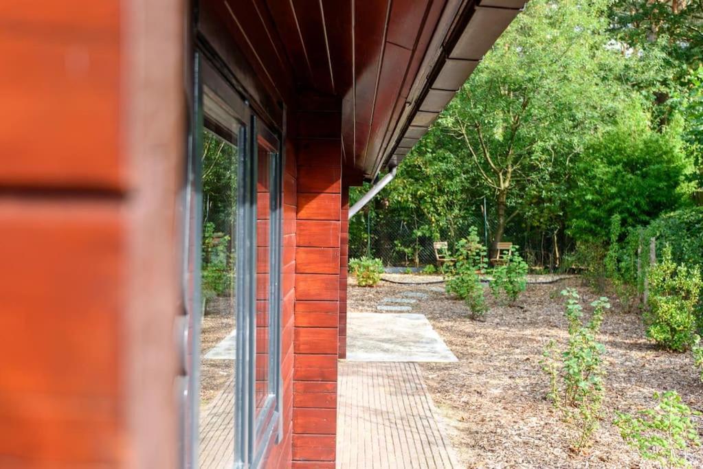 Spacious Wooden Cottage With Infra-Red Sauna At Veluwe Putten Buitenkant foto