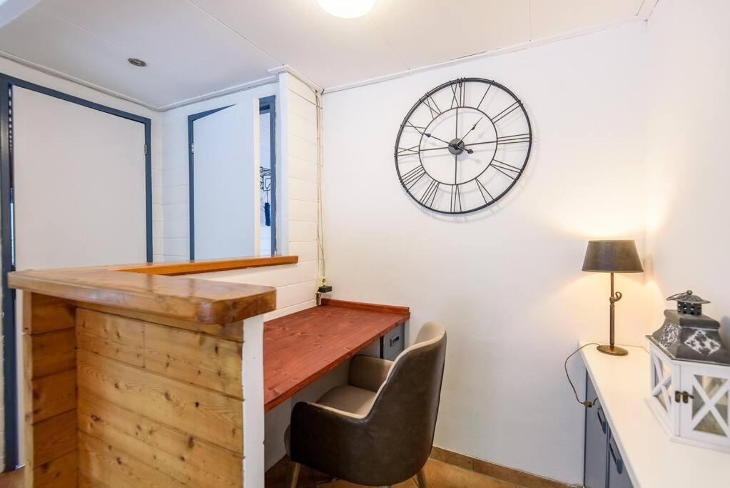 Spacious Wooden Cottage With Infra-Red Sauna At Veluwe Putten Buitenkant foto