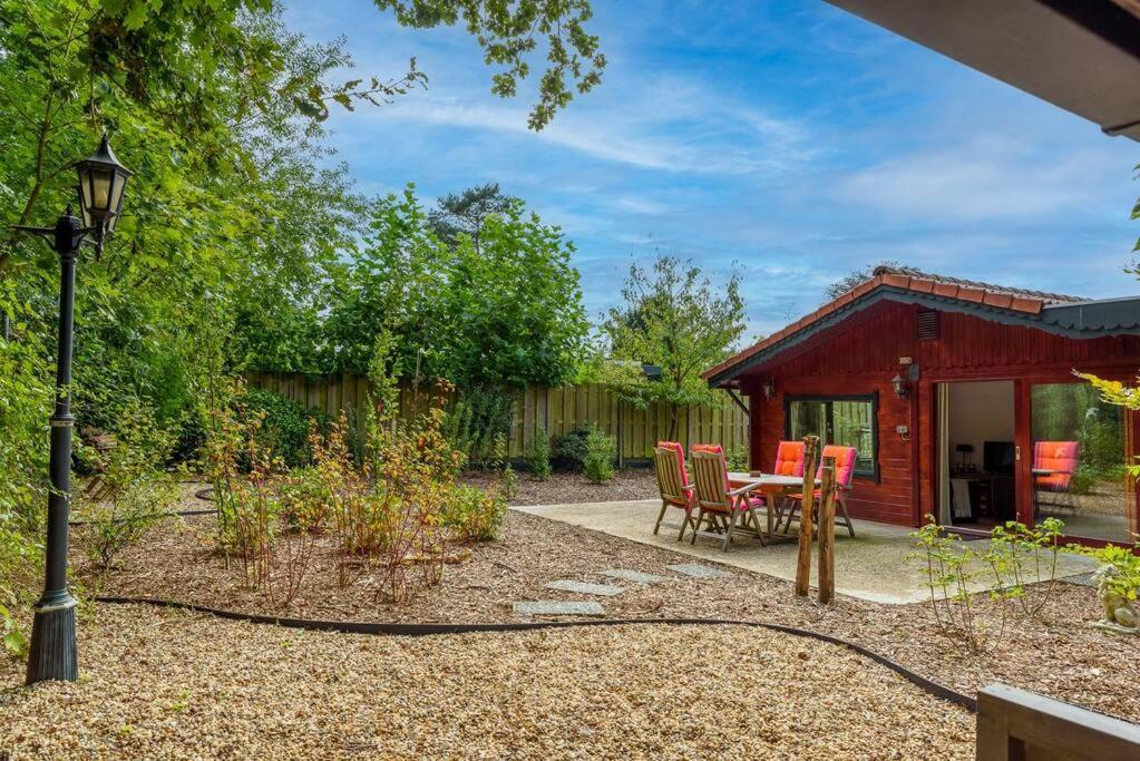 Spacious Wooden Cottage With Infra-Red Sauna At Veluwe Putten Buitenkant foto