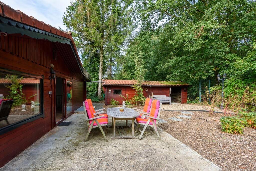 Spacious Wooden Cottage With Infra-Red Sauna At Veluwe Putten Buitenkant foto