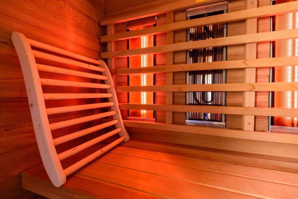 Spacious Wooden Cottage With Infra-Red Sauna At Veluwe Putten Buitenkant foto