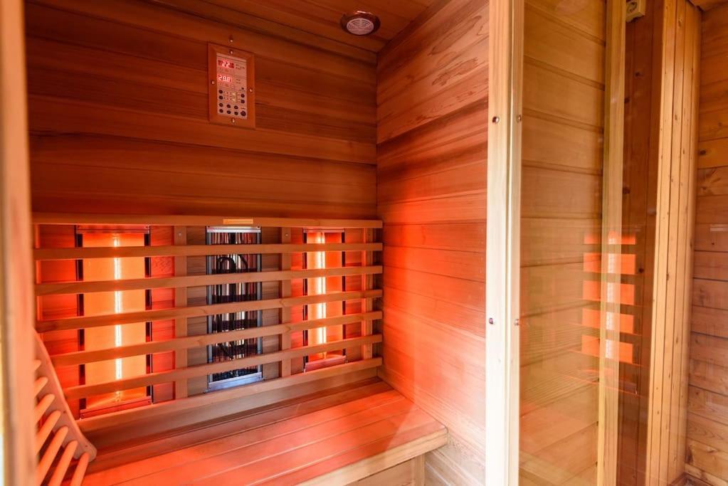 Spacious Wooden Cottage With Infra-Red Sauna At Veluwe Putten Buitenkant foto