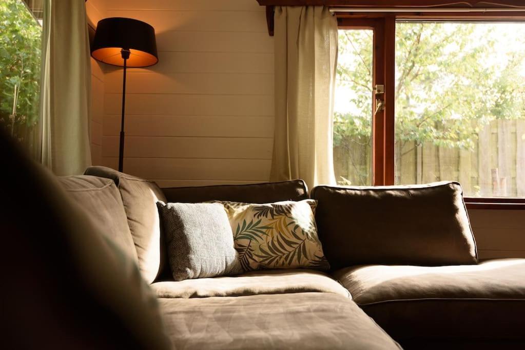 Spacious Wooden Cottage With Infra-Red Sauna At Veluwe Putten Buitenkant foto