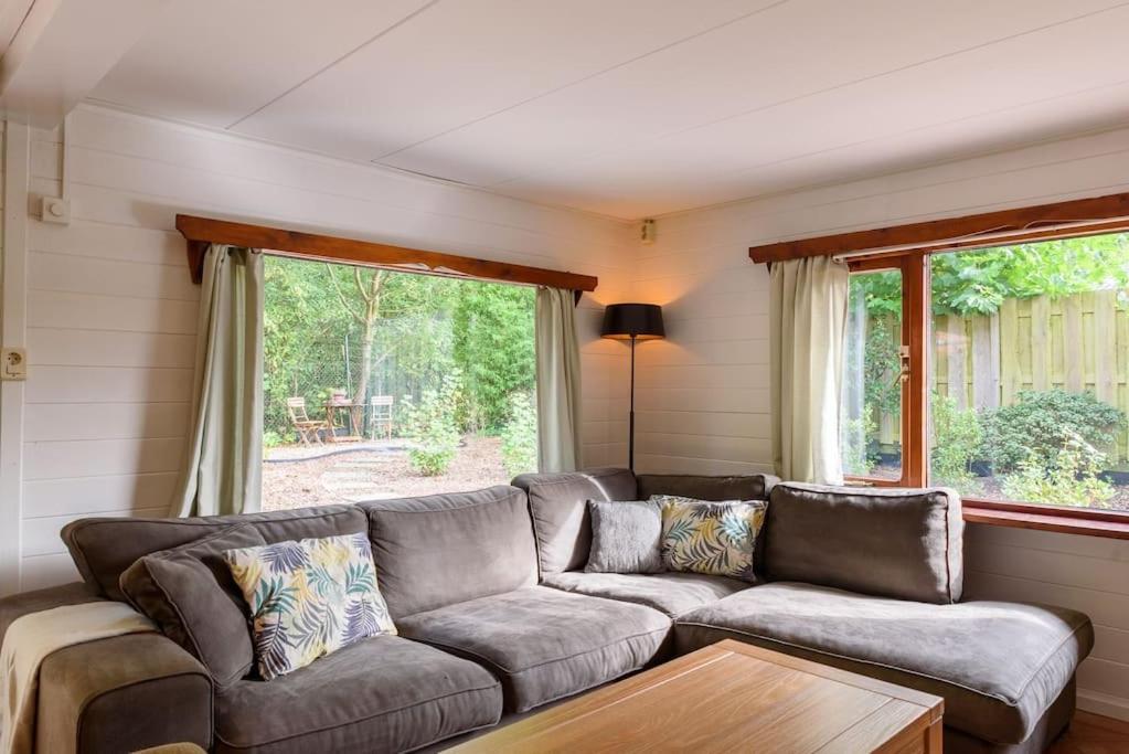 Spacious Wooden Cottage With Infra-Red Sauna At Veluwe Putten Buitenkant foto