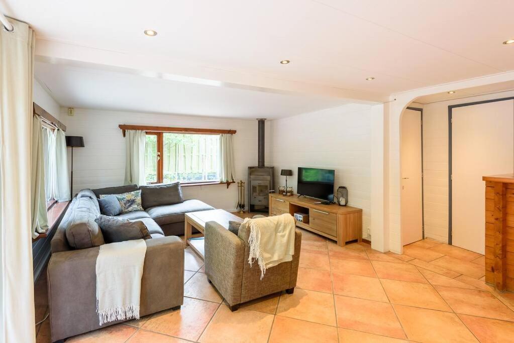 Spacious Wooden Cottage With Infra-Red Sauna At Veluwe Putten Buitenkant foto