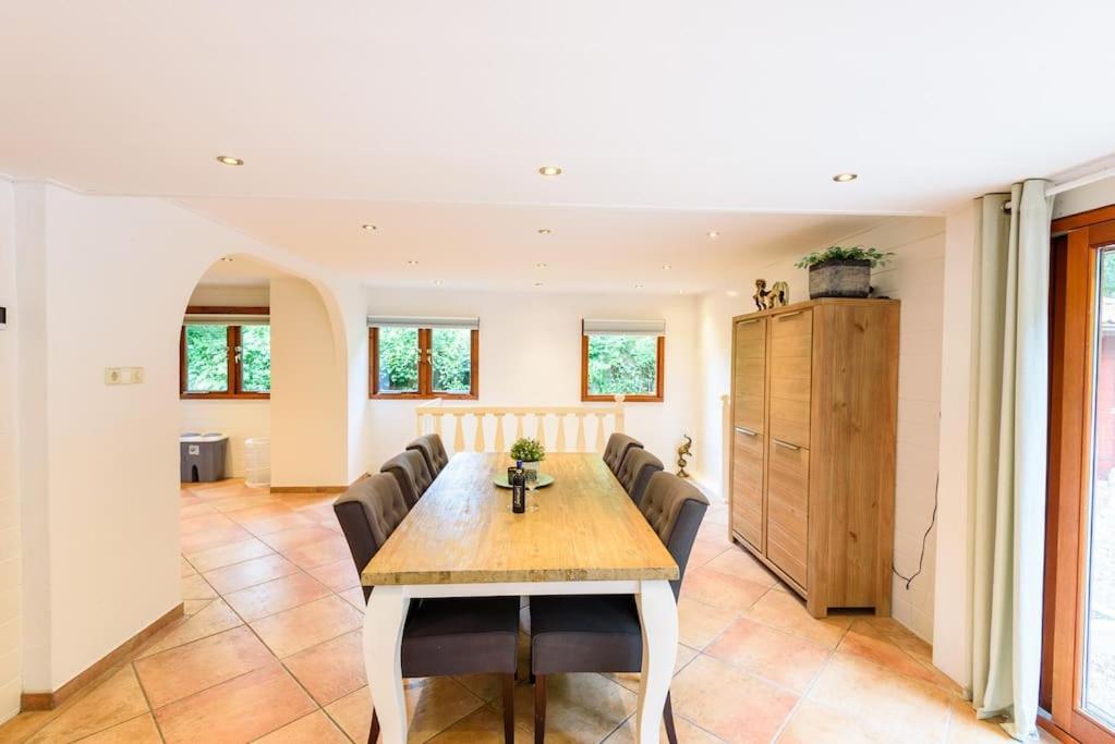 Spacious Wooden Cottage With Infra-Red Sauna At Veluwe Putten Buitenkant foto