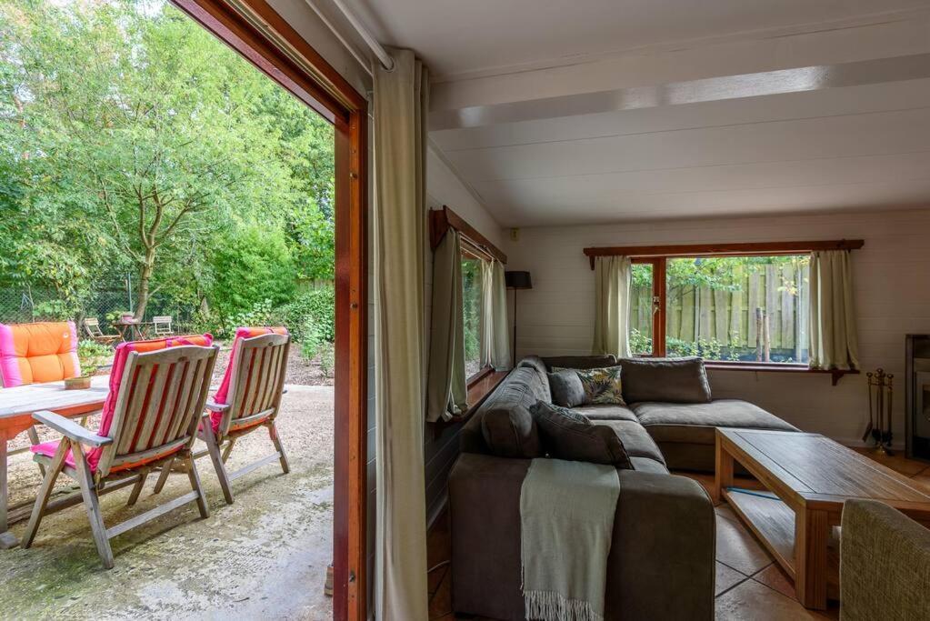 Spacious Wooden Cottage With Infra-Red Sauna At Veluwe Putten Buitenkant foto