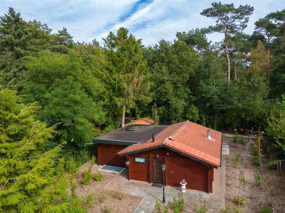 Spacious Wooden Cottage With Infra-Red Sauna At Veluwe Putten Buitenkant foto